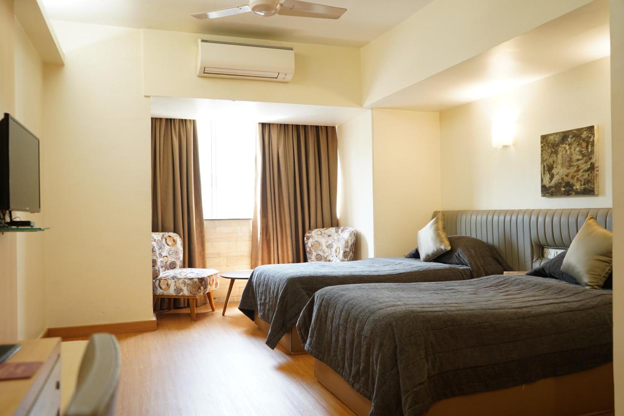 Hotel Diplomat, Colaba Мумбай Екстериор снимка