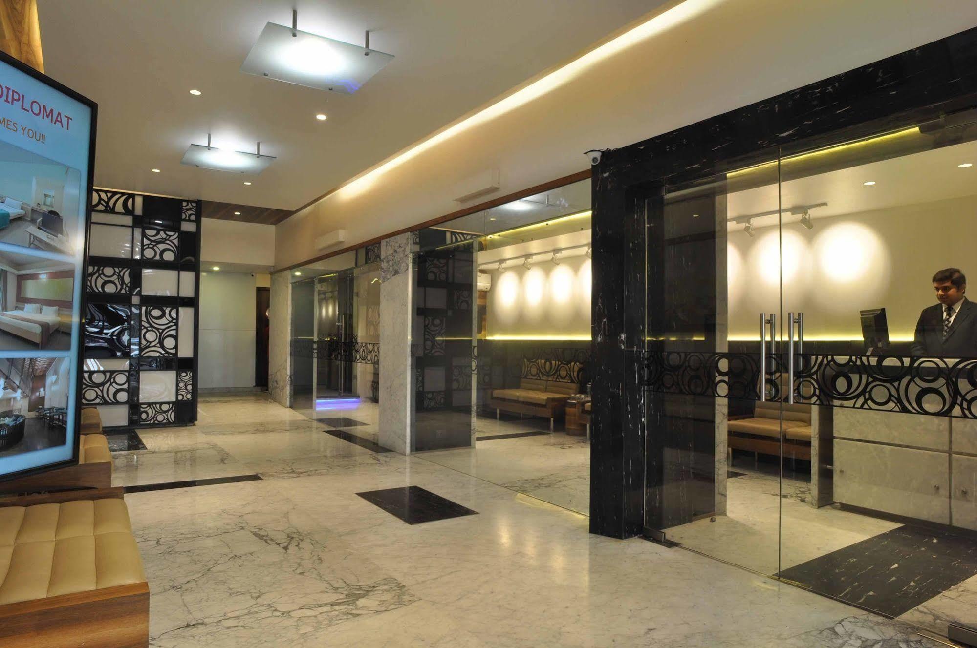 Hotel Diplomat, Colaba Мумбай Екстериор снимка